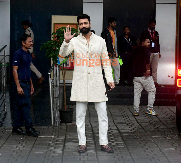 photos vicky kaushal snapped at kalina airport 1 3