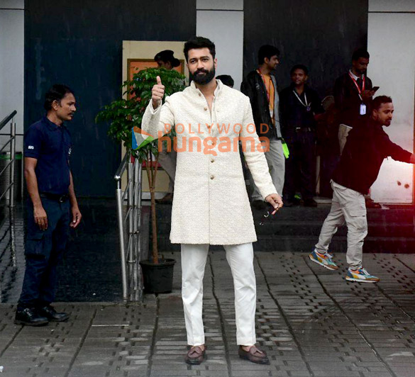 photos vicky kaushal snapped at kalina airport 2 3