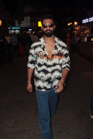 Photos: Sidharth Malhotra, Kiara Advani, Vicky Kaushal and others snapped at the airport