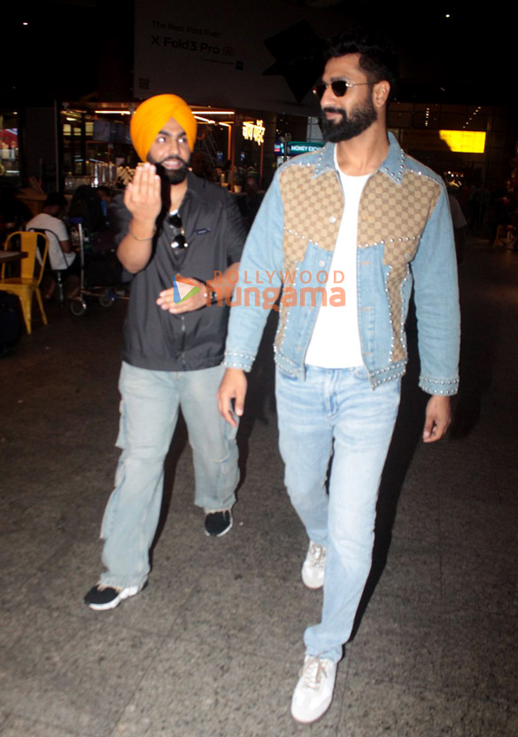 photos vicky kaushal and ammy virk snapped at the airport 1 2