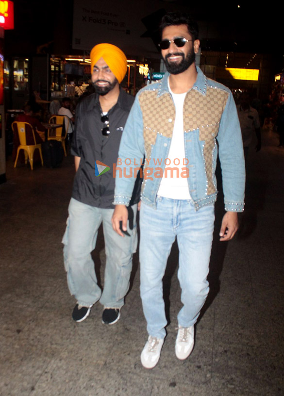 Photos Vicky Kaushal And Ammy Virk Snapped At The Airport (2) | Ammy Virk, Vicky Kaushal Images