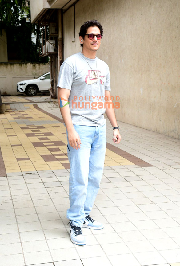 photos vijay varma snapped in bandra 1 2