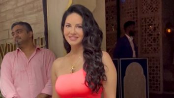 She’s the centre of attraction for sure! Sunny Leone
