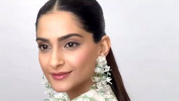 Freshness of flowers in her look Sonam Kapoor