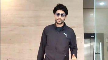 Ibrahim Ali Khan strikes a pose for paps as he gets clicked for his daily workout