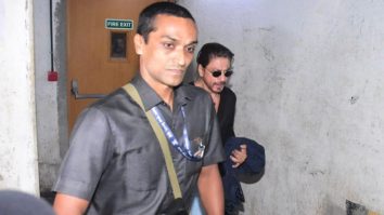 Paps try hard to capture a glimpse of the one and only Shah Rukh Khan!