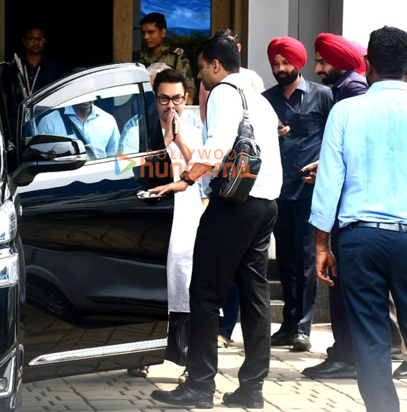 photos aamir khan snapped at kalina airport 1 4