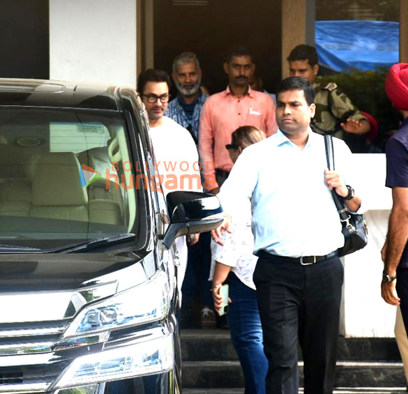 photos aamir khan snapped at kalina airport 2 4