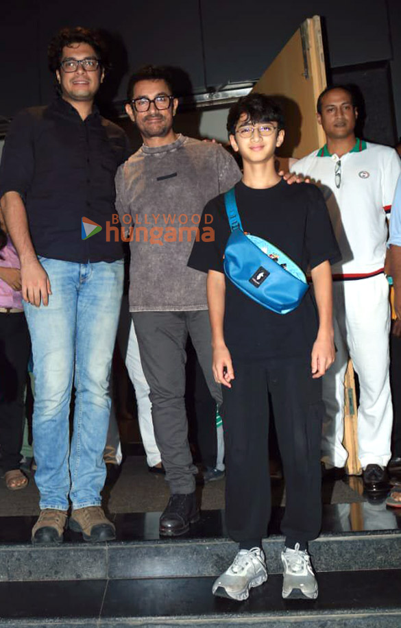 photos aamir khan snapped with sons junaid and azad in bandra 4