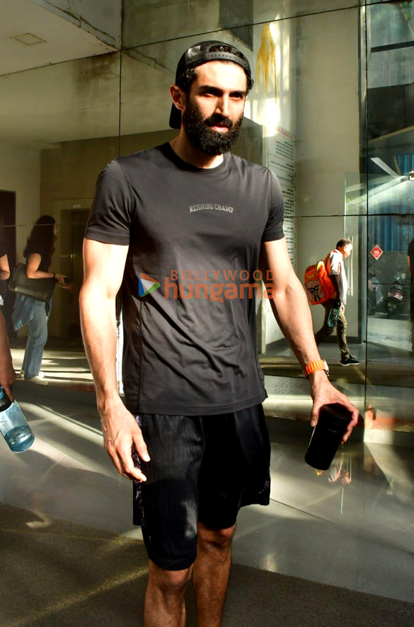 photos aditya roy kapur snapped in andheri 1 3