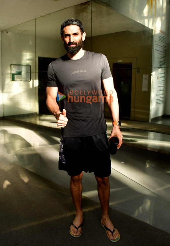 photos aditya roy kapur snapped in andheri 3 3