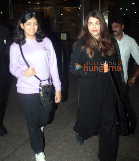 Photos: Aishwarya Rai Bachchan and Aaradhya Bachchan snapped at the airport