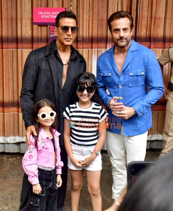 photos akshay kumar vaani kapoor fardeen khan and team khel khel mein snapped on the sets of bigg boss marathi 7