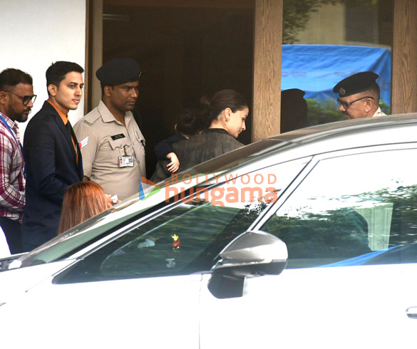 photos alia bhatt and soni razdan snapped at kalina airport 1