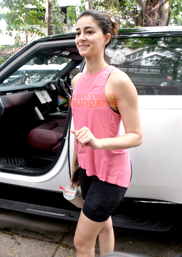 photos ananya panday snapped outside the gym in bandra 4 4