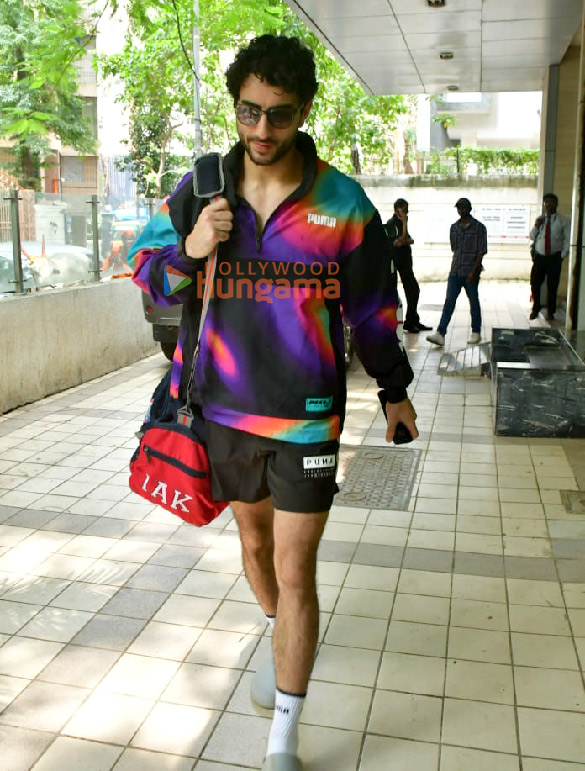 photos fatima sana shaikh and ibrahim ali khan snapped in juhu 2