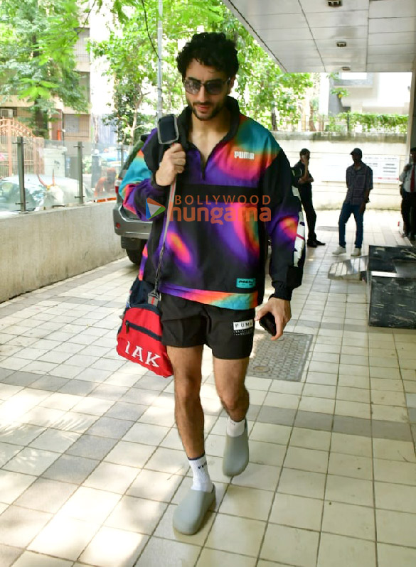 photos fatima sana shaikh and ibrahim ali khan snapped in juhu 4