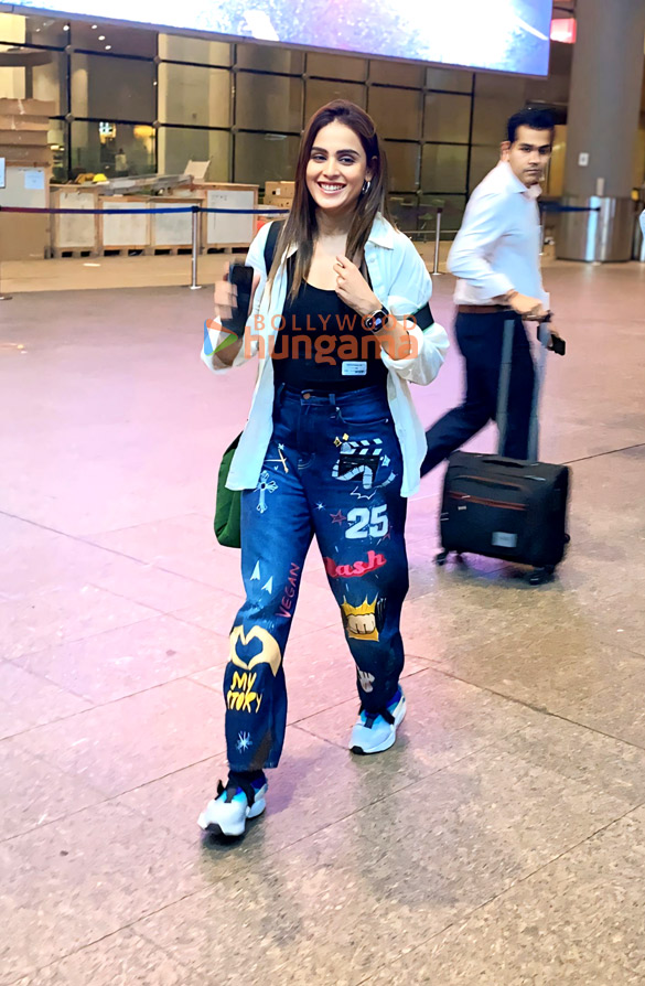 photos genelia deshmukh krishna shroff and ayesha shroff snapped at the airport 3