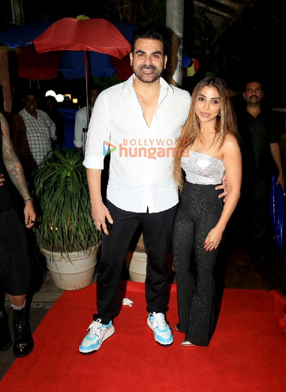 photos hrithik roshan aftab shivdasani tusshar kapoor and others were snapped at aalim hakims birthday bash 19