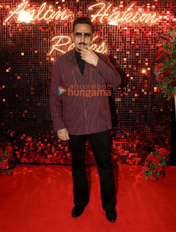 photos hrithik roshan aftab shivdasani tusshar kapoor and others were snapped at aalim hakims birthday bash 5