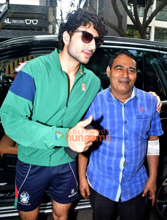 Photos: Ibrahim Ali Khan snapped at the gym in Juhu Photos: Ibrahim Ali Khan snapped at the gym in Juhu