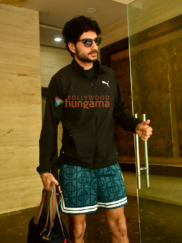 Photos: Ibrahim Ali Khan snapped in Juhu Photos: Ibrahim Ali Khan snapped in Juhu