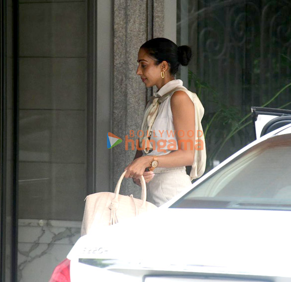 photos kareena kapoor khan neetu singh and others snapped at randhir kapoors house in bandra for rakshabandhan 2024 530 1