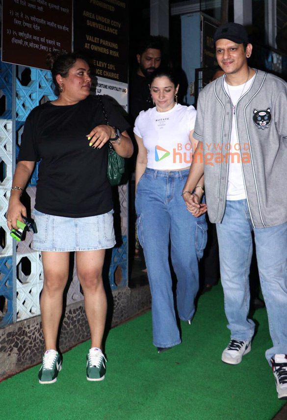 photos kartik aaryan ananya panday suhana khan and others snapped in bandra 3