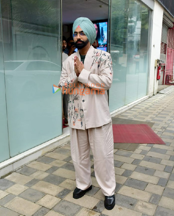 photos khel khel mein cast akshay kumar vaani kapoor and more snapped at t series office in andheri 5