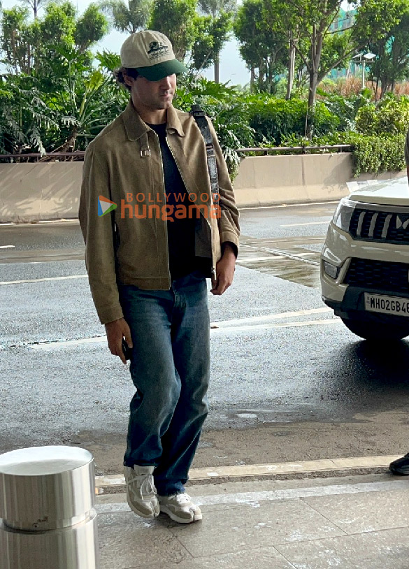 photos madhuri dixit divya khossla anusha dandekar and others snapped at the airport 2