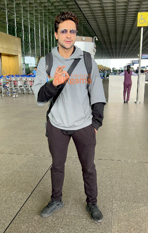 photos madhuri dixit divya khossla anusha dandekar and others snapped at the airport 3