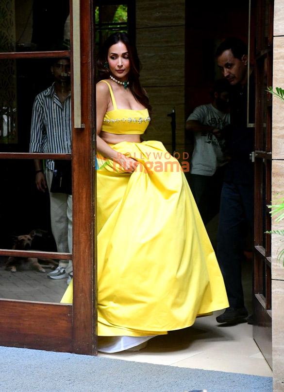 photos malaika arora snapped outside her residence in khar 2