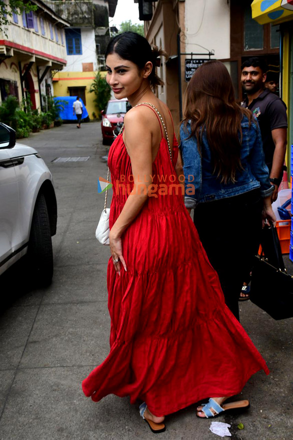 photos mouni roy snapped at a cafe in bandra 2 2