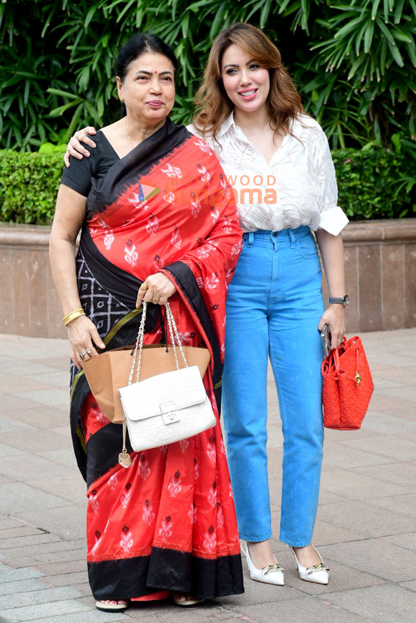 photos munmun dutta snapped in bandra 3