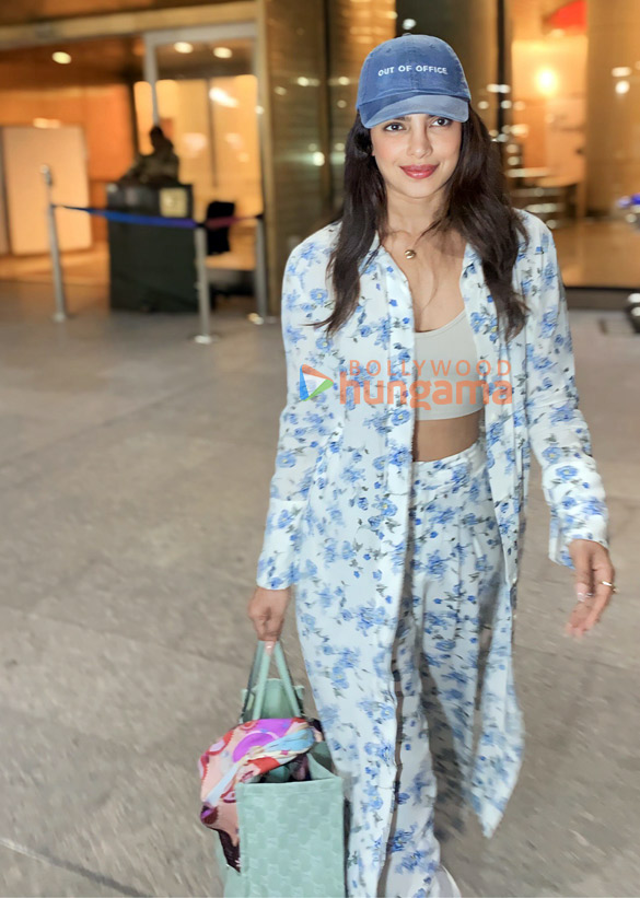 photos priyanka chopra jonas snapped at the airport 4 2