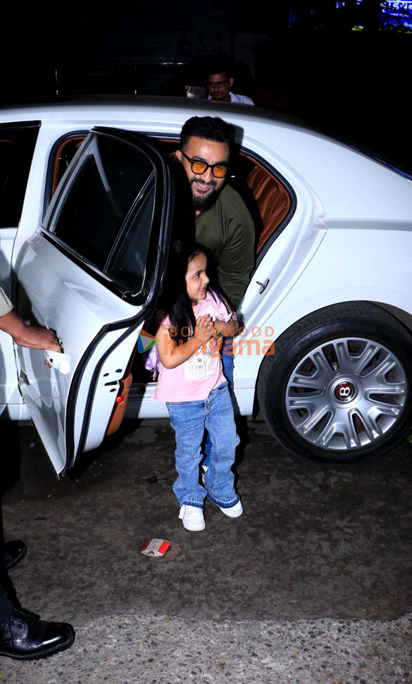 photos raj kundra snapped at hakkasan in bandra 4