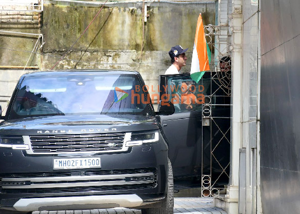 photos ranbir kapoor snapped at linking road in khar 2