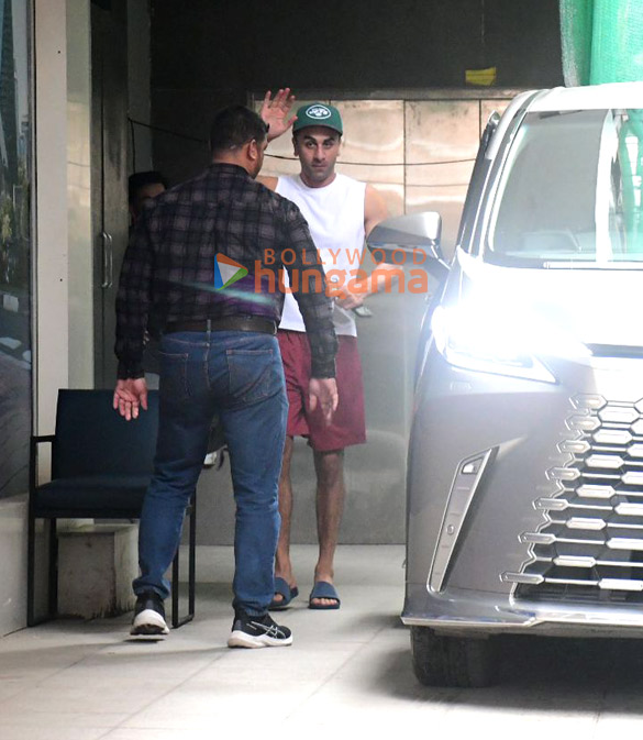 photos ranbir kapoor spotted outside a clinic in bandra 2