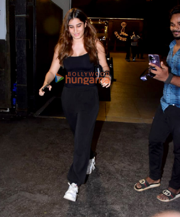 photos rasha thadani snapped in bandra 5 2