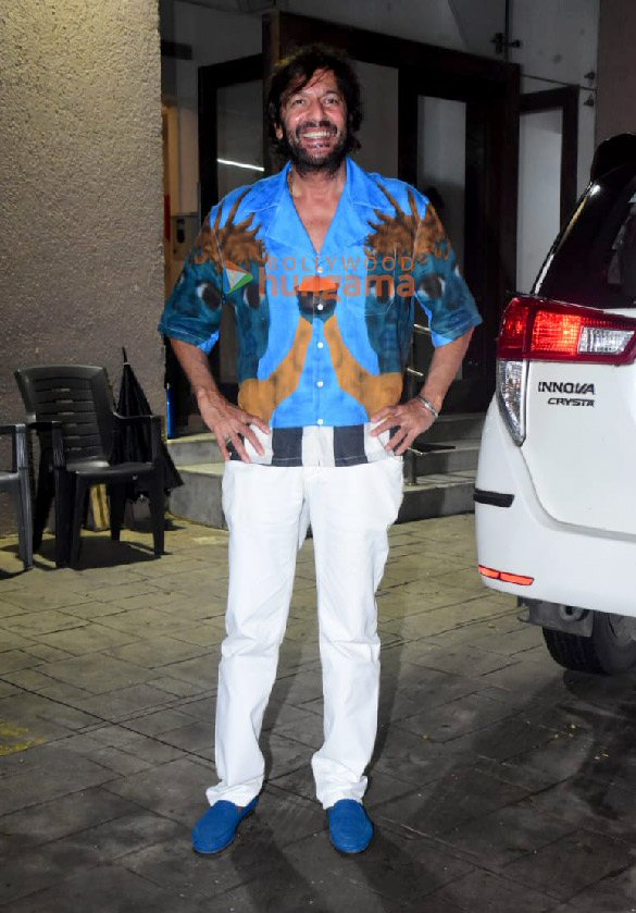 photos raveena tandon rasha thadani sanjay kapoor and others snapped outside arbaaz khan house 3