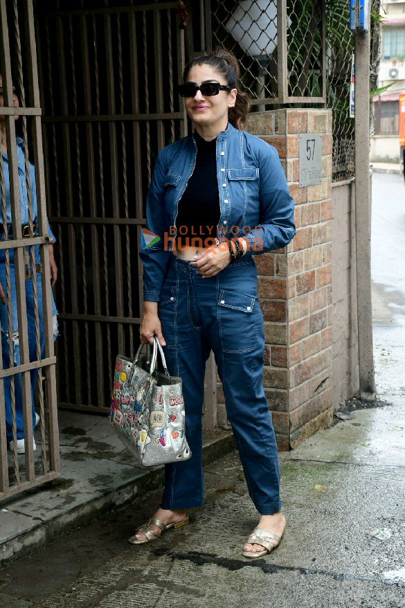 Photos: Raveena Tandon snapped at Purple Haze dubbing studio in Bandra