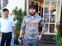 Photos: Riteish Deshmukh snapped outside a cafe in Bandra