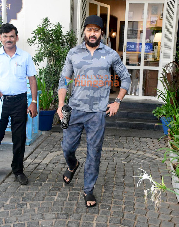 photos riteish deshmukh snapped outside a cafe in bandra 5