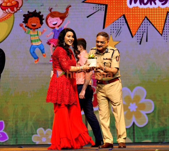 photos salman khan amruta fadnavis and others at amruta fadnaviss eco friendly lord ganesh movement bacche bole morya at dome svp stadium 11