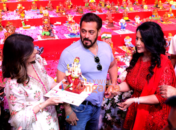 photos salman khan amruta fadnavis and others at amruta fadnaviss eco friendly lord ganesh movement bacche bole morya at dome svp stadium 19