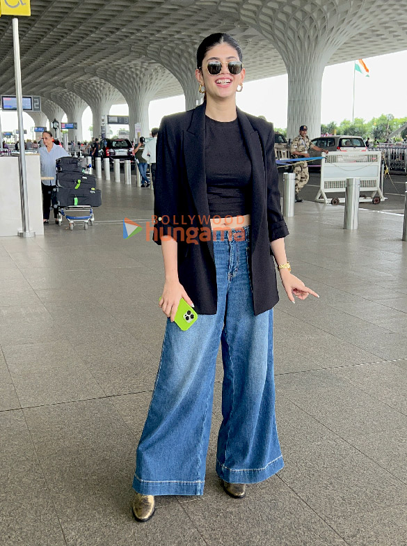 Photos: Saif Ali Khan, Sanjana Sanghi and Mira Rajput Kapoor snapped at the airport Photos: Saif Ali Khan, Sanjana Sanghi and Mira Rajput Kapoor snapped at the airport