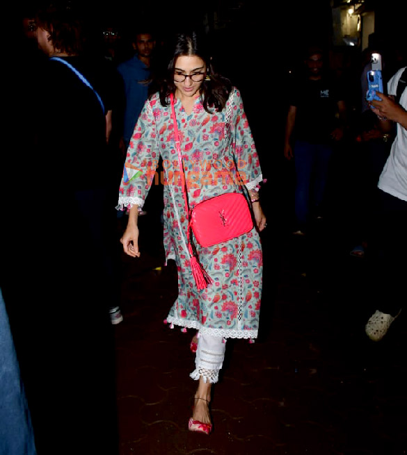 photos sara ali khan snapped in versova 2