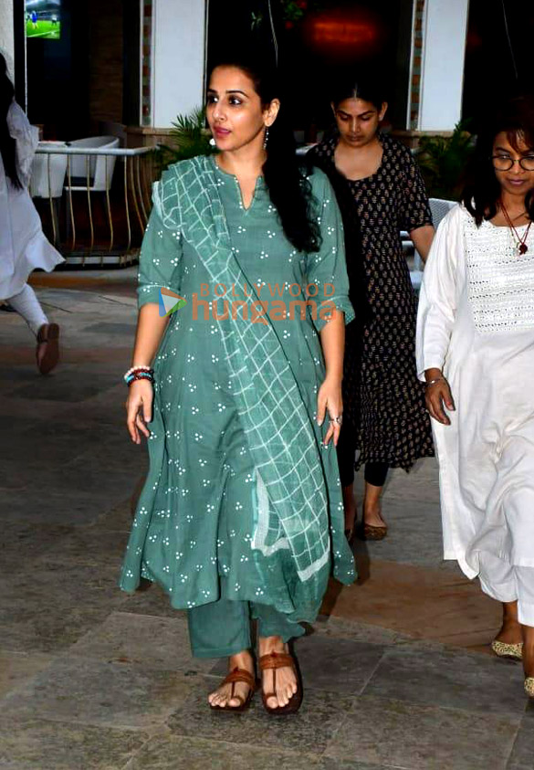 photos shah rukh khan vicky kaushal and others snapped at pradeep bandekars prayer meet 644 1