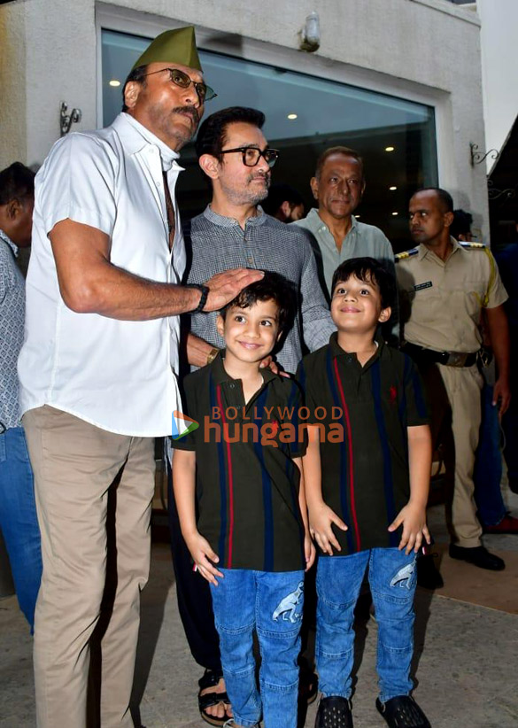 photos shah rukh khan vicky kaushal and others snapped at pradeep bandekars prayer meet 644 3