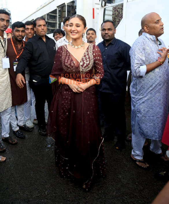 photos shehnaaz gill and dhvani bhanushali along with her father vinod bhanushali attend the dahi handi celebrations in ghatkopar 6